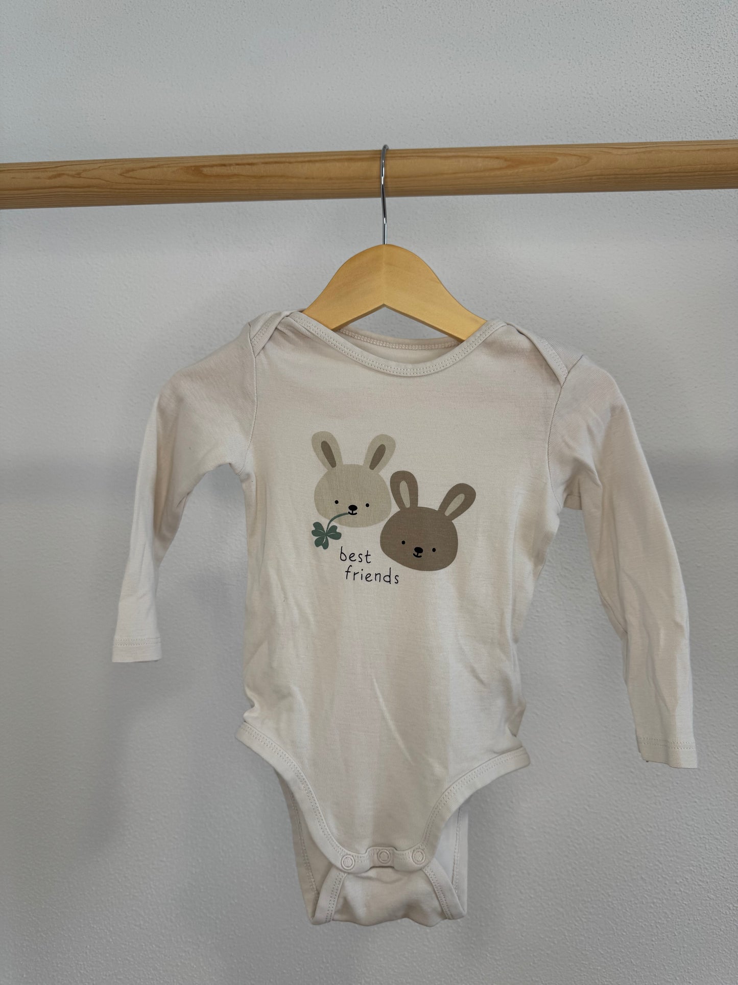Langarmbody mit Hasenmotiv - Gr. 80 - H&M
